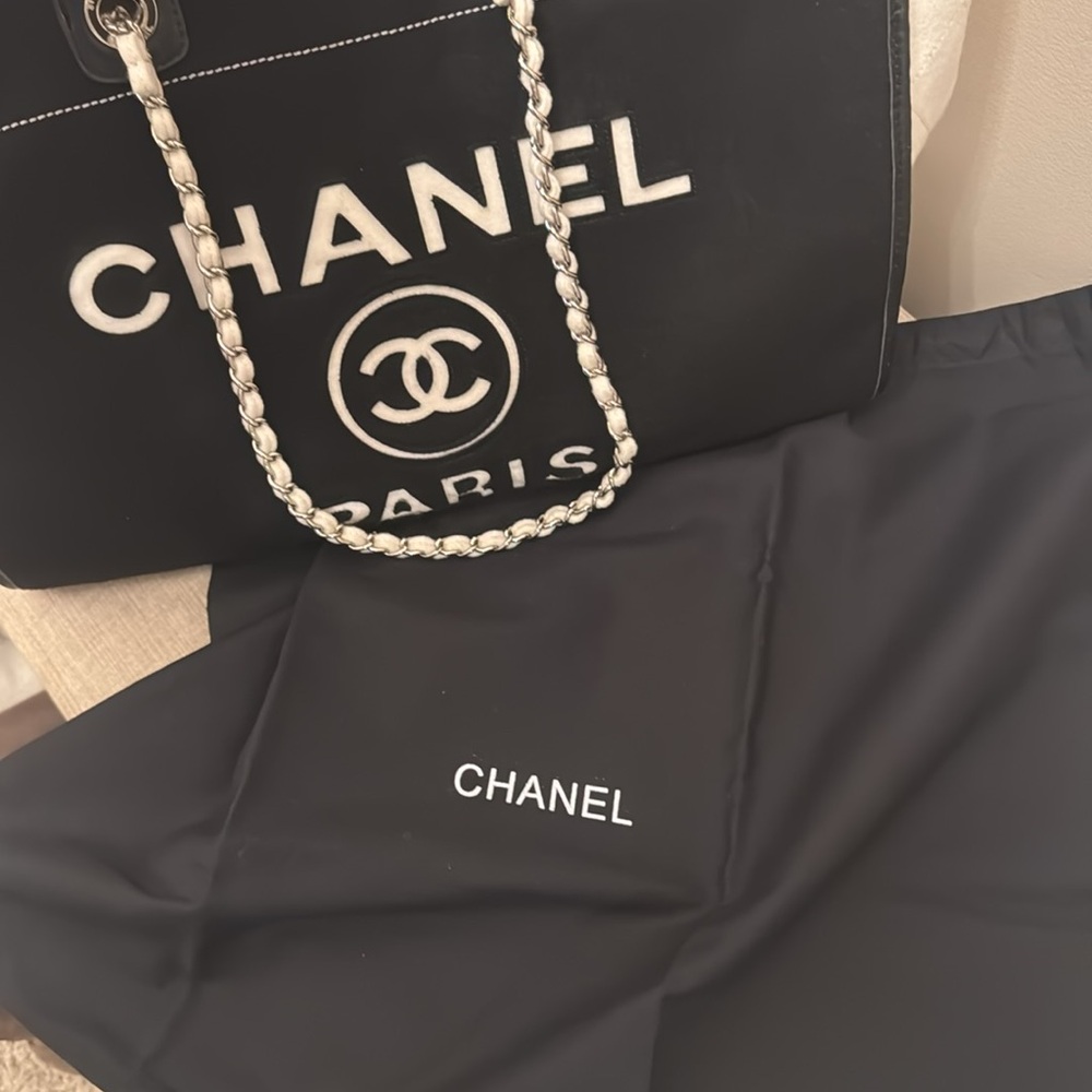 Black and White Canvas CC Logo Tote NWOT - Picture 3 of 12